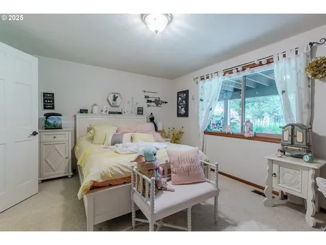89120 Umanski Lane Veneta OR 97487