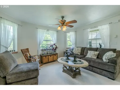89120 Umanski Lane Veneta OR 97487