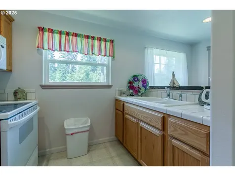 89120 Umanski Lane Veneta OR 97487