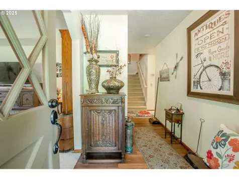 89120 Umanski Lane Veneta OR 97487