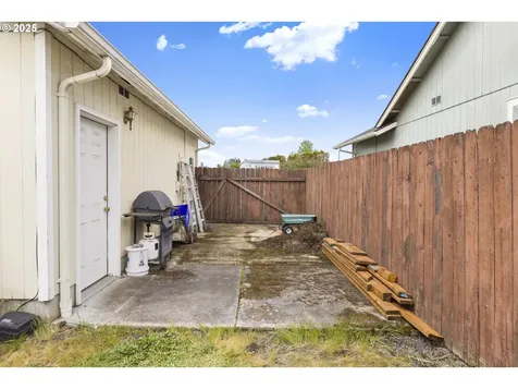 2335 Sony Loop Eugene OR 97404