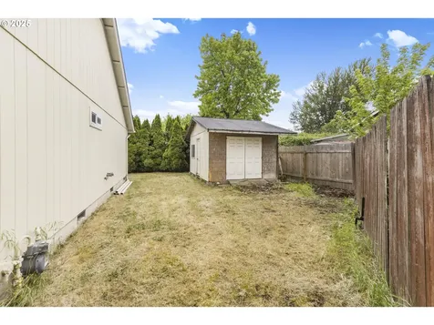 2335 Sony Loop Eugene OR 97404
