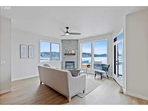 811 SW 13th Street Newport OR 97365