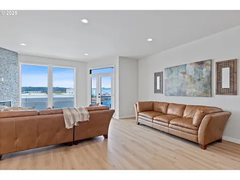 811 SW 13th Street Newport OR 97365