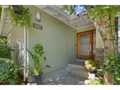 1847 Woodland Terrace Lake Oswego OR 97034