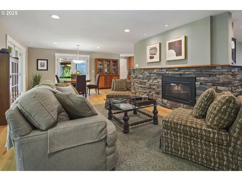 1847 Woodland Terrace Lake Oswego OR 97034