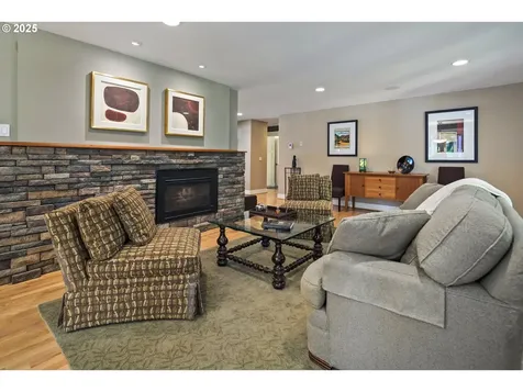 1847 Woodland Terrace Lake Oswego OR 97034