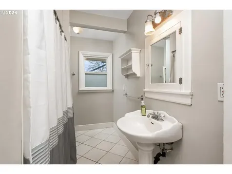 3825 NE 63rd Avenue Portland OR 97213
