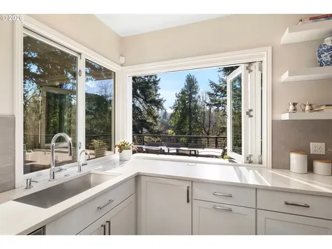 4302 SW Terlyn Court Portland OR 97221