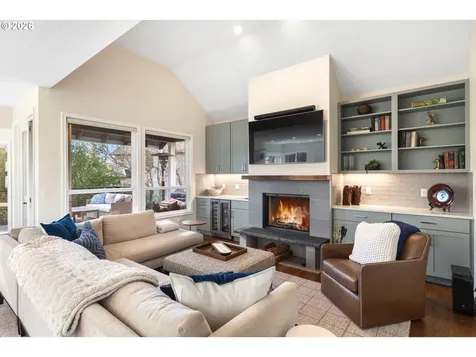 4302 SW Terlyn Court Portland OR 97221
