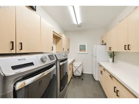 4302 SW Terlyn Court Portland OR 97221
