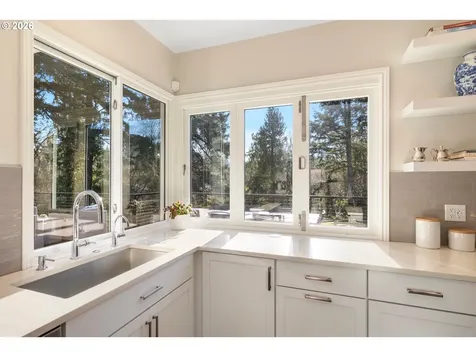 4302 SW Terlyn Court Portland OR 97221