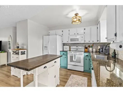 1525 Edison Avenue Cottage Grove OR 97424