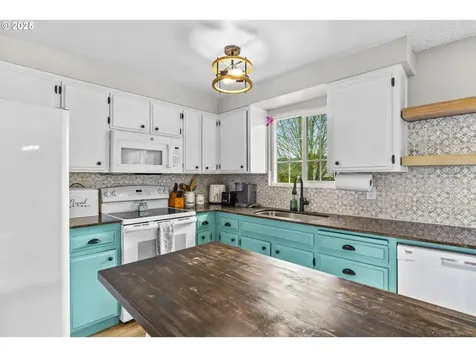 1525 Edison Avenue Cottage Grove OR 97424