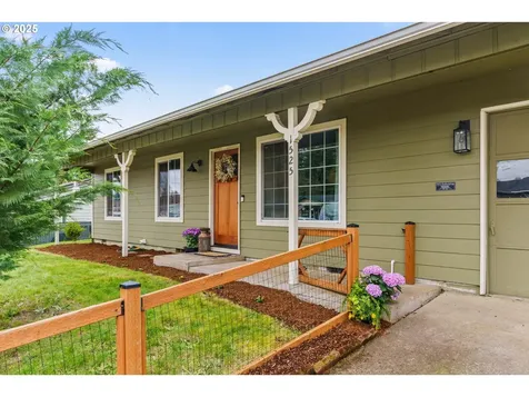 1525 Edison Avenue Cottage Grove OR 97424