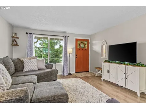1525 Edison Avenue Cottage Grove OR 97424
