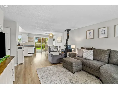 1525 Edison Avenue Cottage Grove OR 97424