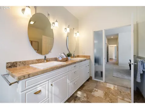 5592 Yorkshire Place Lake Oswego OR 97035
