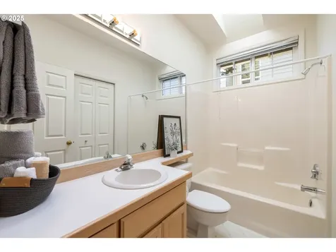 5592 Yorkshire Place Lake Oswego OR 97035