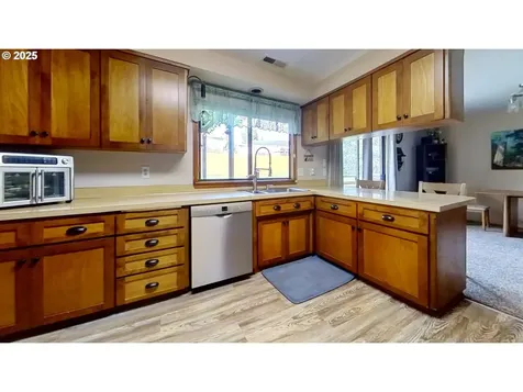154 Maywood Court Roseburg OR 97471