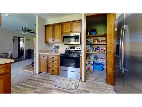 154 Maywood Court Roseburg OR 97471