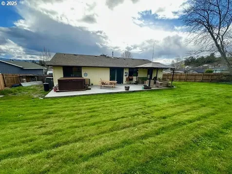 154 Maywood Court Roseburg OR 97471