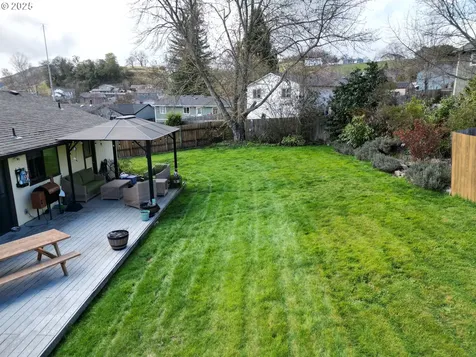 154 Maywood Court Roseburg OR 97471