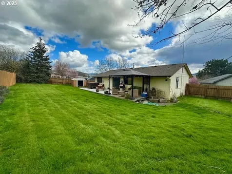 154 Maywood Court Roseburg OR 97471