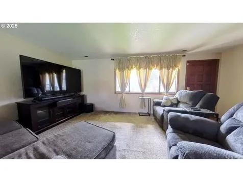 154 Maywood Court Roseburg OR 97471