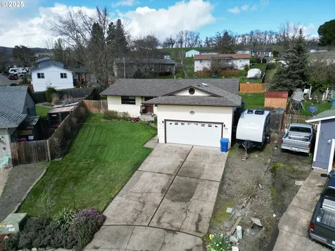 154 Maywood Court Roseburg OR 97471