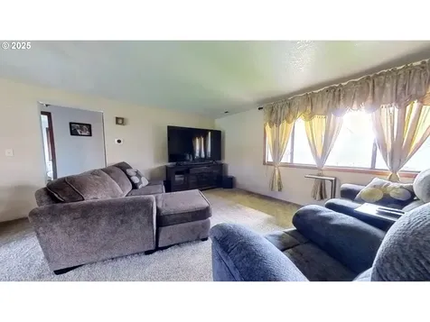 154 Maywood Court Roseburg OR 97471