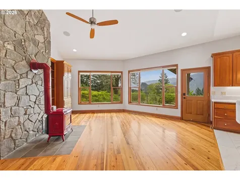 262 Beacon Highland Road Stevenson WA 98648