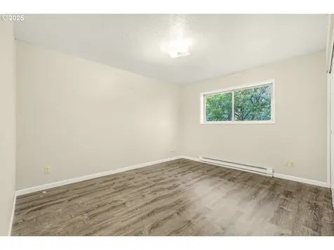 5253 E Burnside Street Portland OR 97215