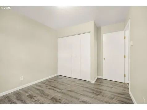 5253 E Burnside Street Portland OR 97215
