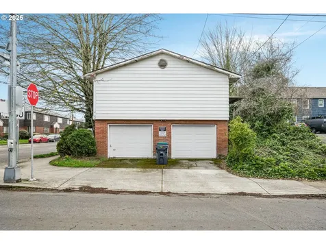 5253 E Burnside Street Portland OR 97215