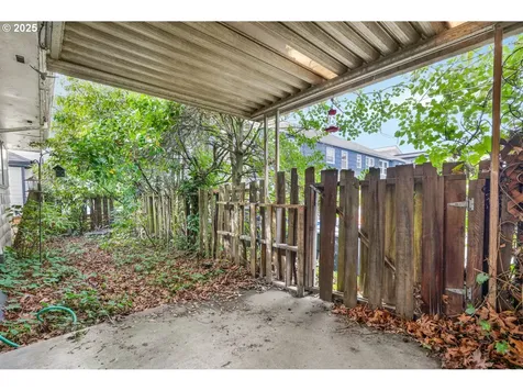 5253 E Burnside Street Portland OR 97215