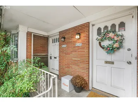 5253 E Burnside Street Portland OR 97215