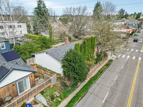 5253 E Burnside Street Portland OR 97215