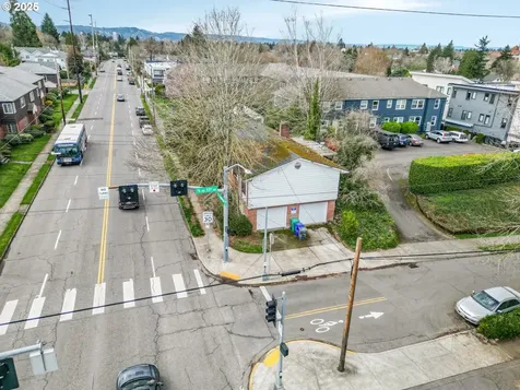 5253 E Burnside Street Portland OR 97215