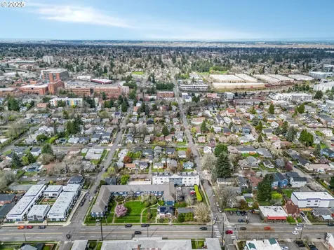 5253 E Burnside Street Portland OR 97215