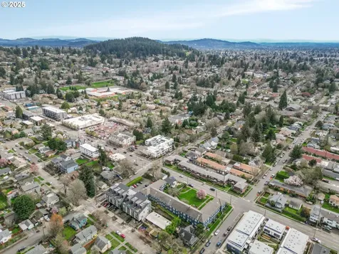 5253 E Burnside Street Portland OR 97215