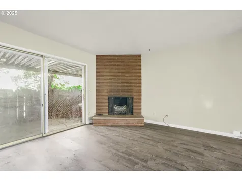 5253 E Burnside Street Portland OR 97215
