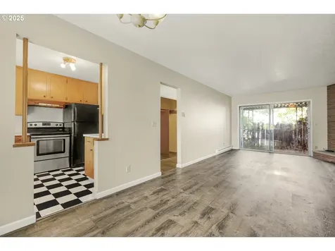 5253 E Burnside Street Portland OR 97215
