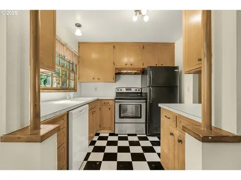 5253 E Burnside Street Portland OR 97215