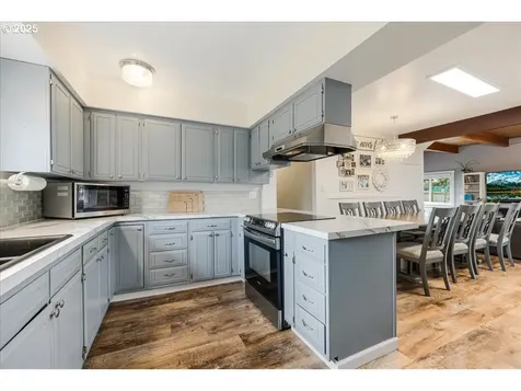 803 N Elliott Road Newberg OR 97132