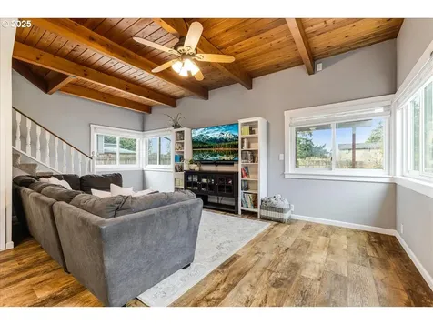 803 N Elliott Road Newberg OR 97132