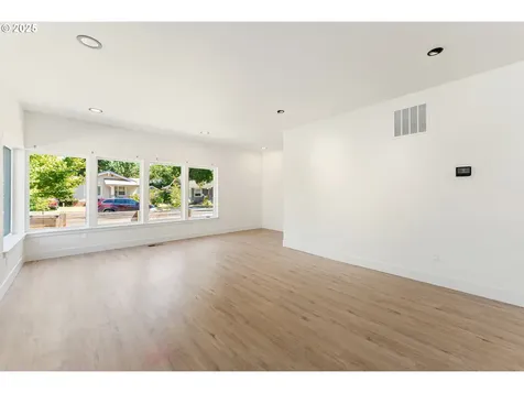 2723 SE 74th Avenue Portland OR 97206