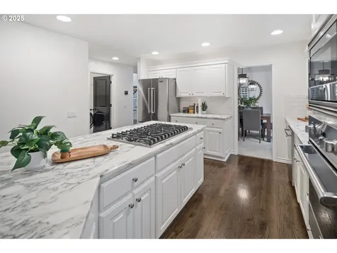 12723 Adrian Court Lake Oswego OR 97034