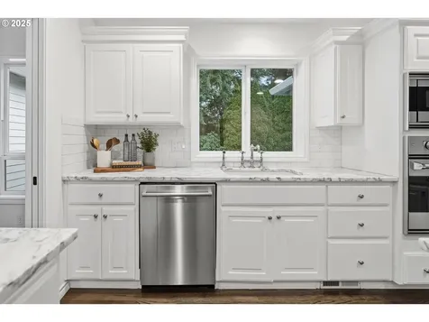 12723 Adrian Court Lake Oswego OR 97034