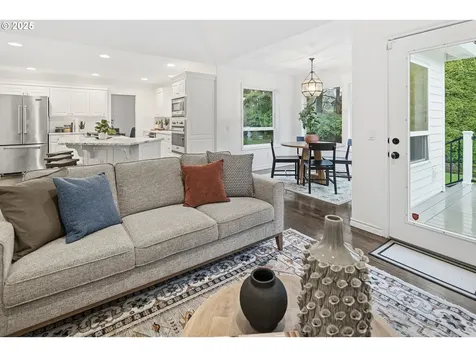 12723 Adrian Court Lake Oswego OR 97034